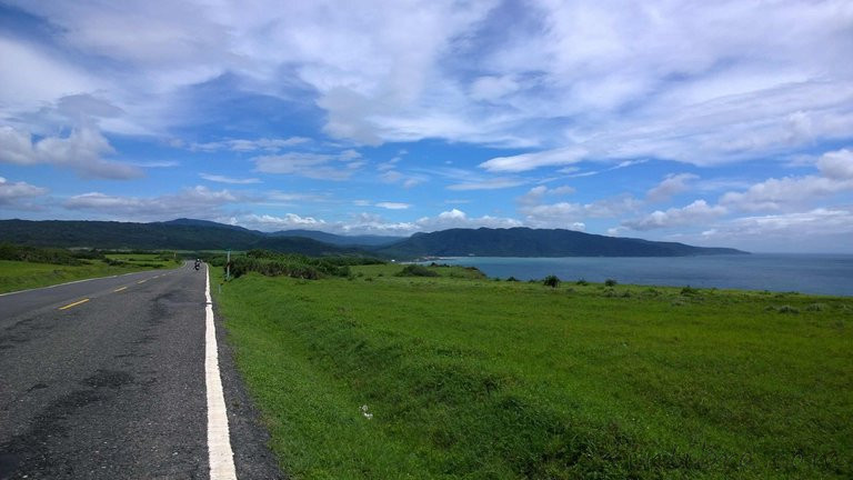 一望無際的草原–山與海(龍磐公園)